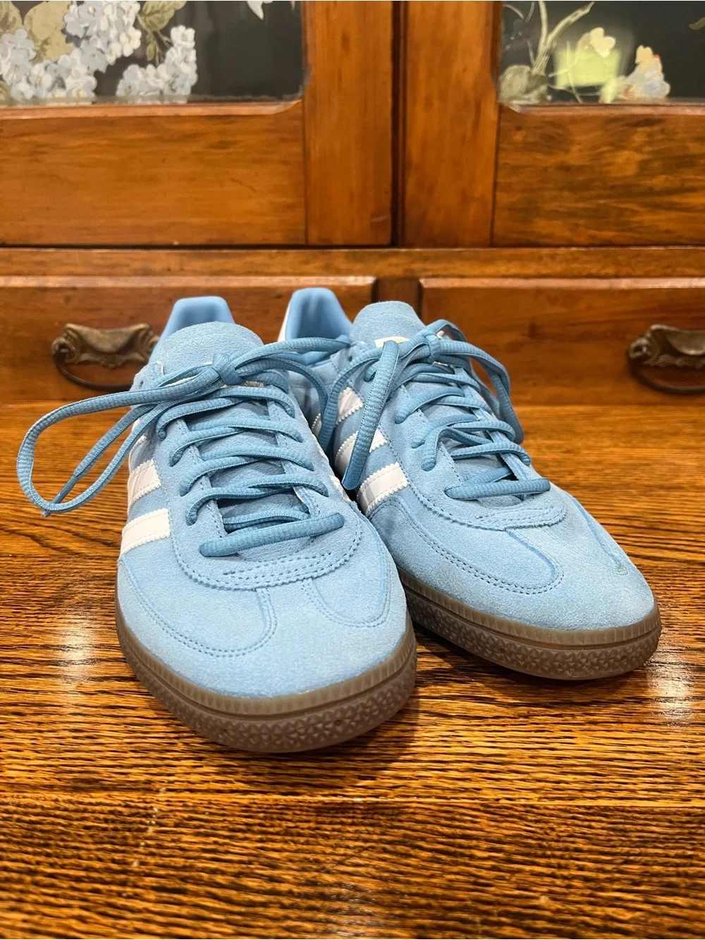 Men’s Adidas Handball Spezial Size 8 – Light Blue/White Suede Gum Sole